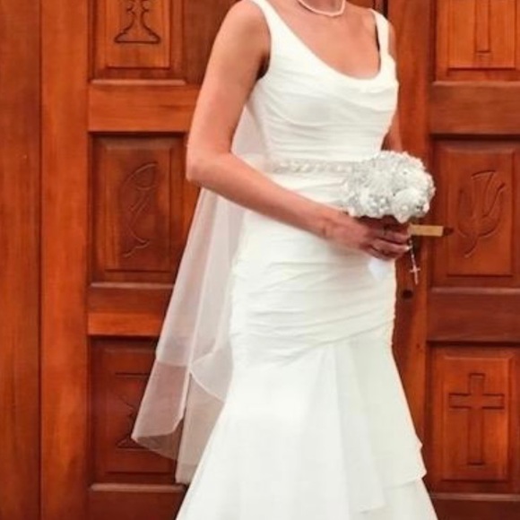 Wedding dress - David’s bridal taffeta scoop neck tiered wedding dress - Picture 2 of 4